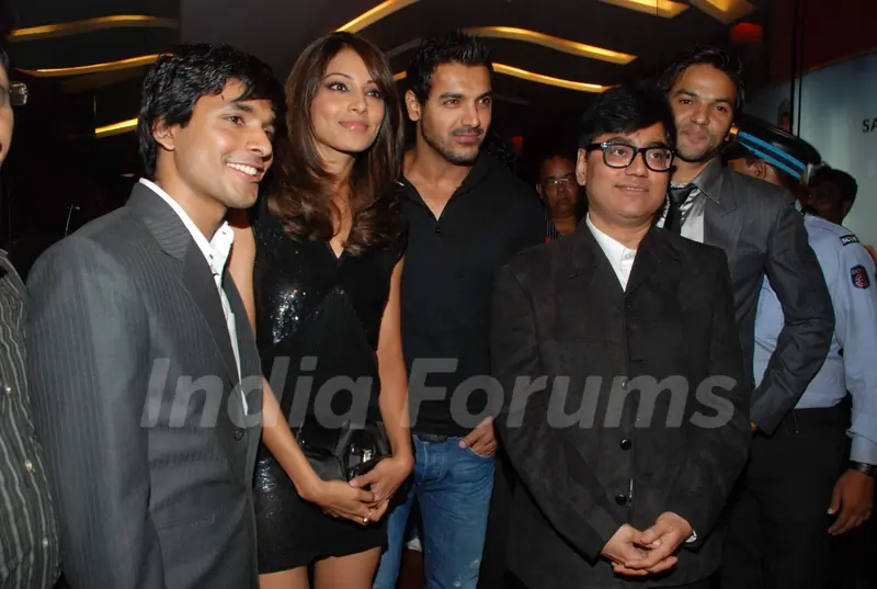 John Abraham and Bipasha Basu grace Pankh Premiere
