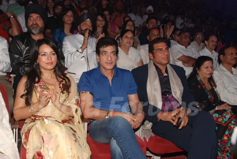 Claudia Ciesla at Baisakhi bash hosted by Charan Singh Sapra at Bandra