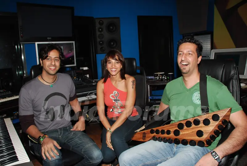 Singer Manasi Scott records with Salim Sulaiman at Santacruz