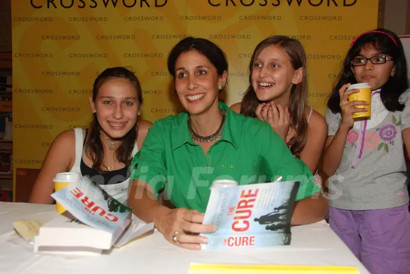 CNBC TV 18 News Reader Mallika Kapoor at Launch of book