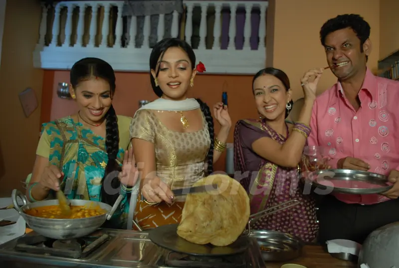 Scene from the show Papad Pol - Shahbuddin Rathod ki Rangeen Duniya
