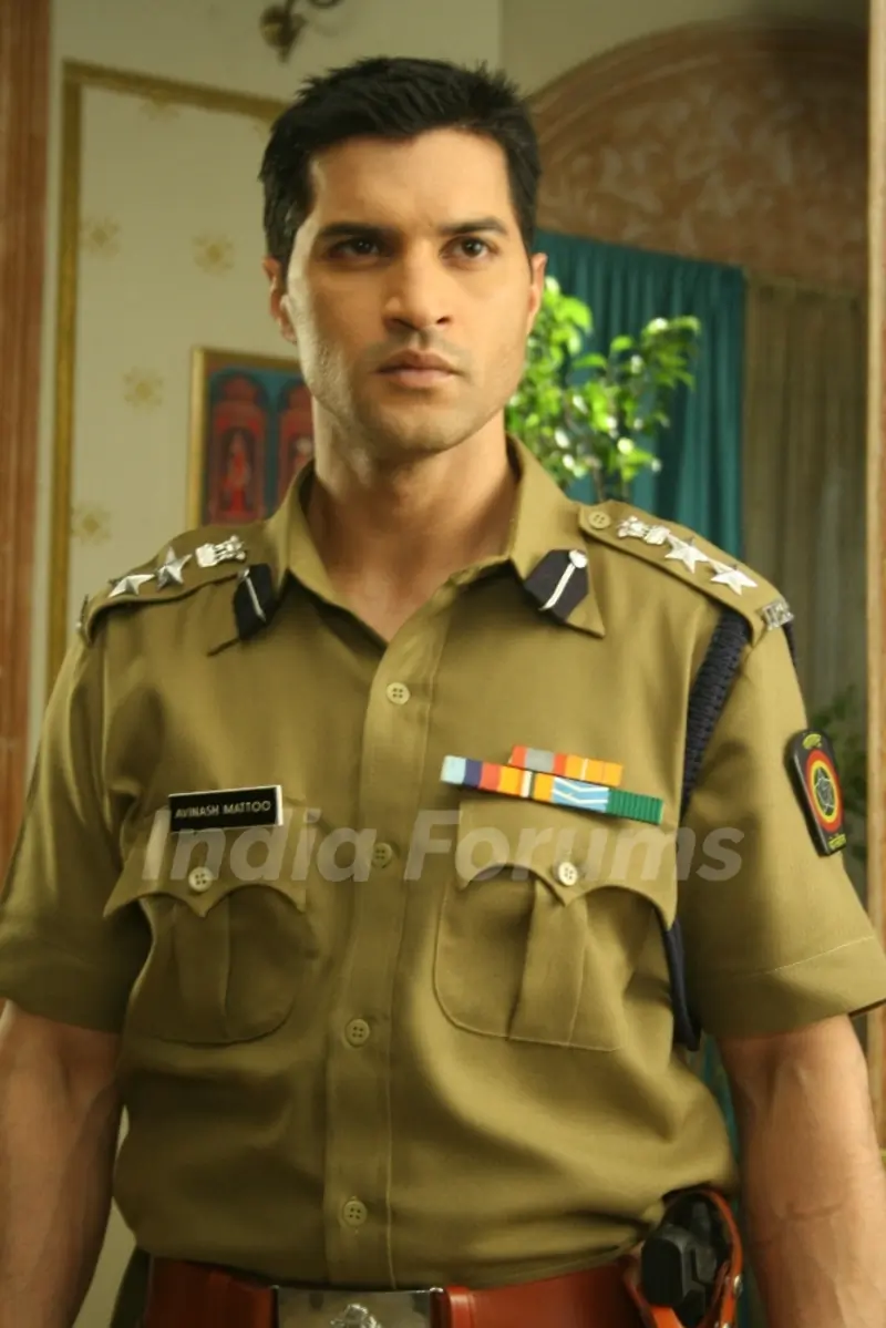 Vikas Sethi as Avinash Matto Police Inspector