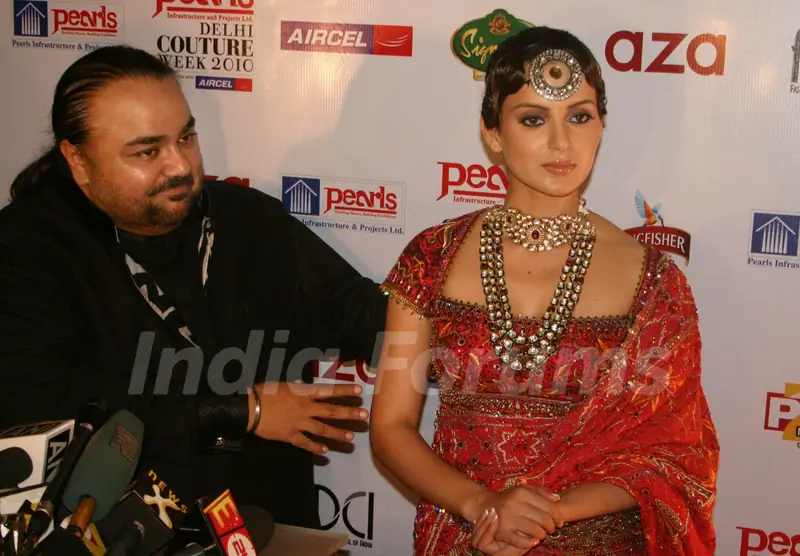 Bollywood actress Kangna Ranaut and designer J J Valaya  at the Delhi Couture Week 2010, in New Delhi on Friday