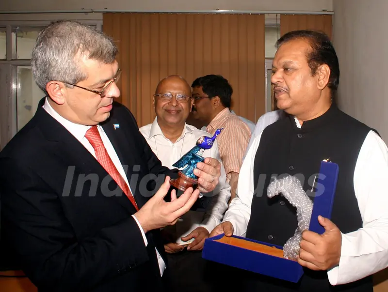 Minister for Food Processing Industries Subodh Kant Sahai and Argentina Minister for Agriculture Live Stock and Fisheries Julian Andres Dominguez at a delegation talks in New Delhi on Monday 2 August 2010