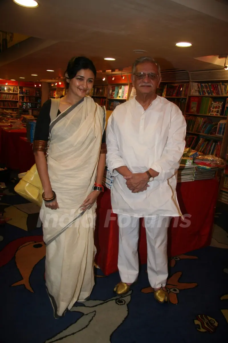 Gulzar at "Potli Wale Baba" book launch at Croswword, Kemps Corner