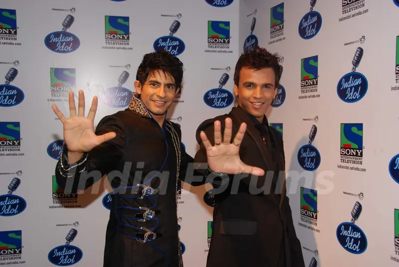 Hussian and Abhijeet Sawant on the sets of Indian Idol at Filmistan
