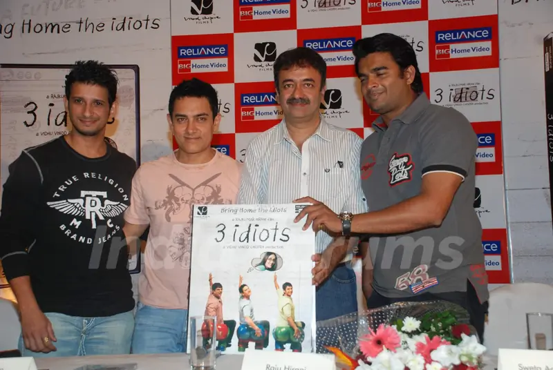 Aamir, Sharman, Rajkumar Hirani and R. Madhavan at 3 Idiots DVD launch at Grand Hyatt