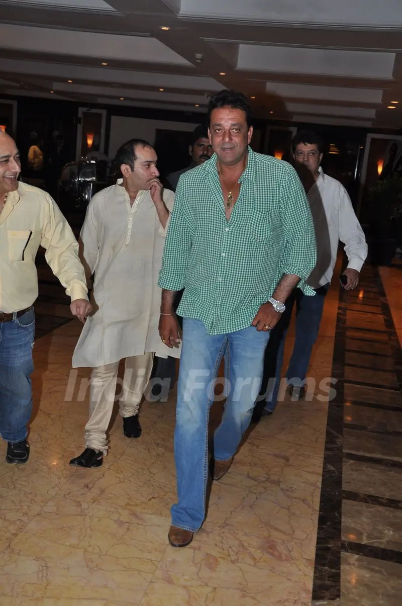 Sanjay Dutt grace Knockout-Iftaar party