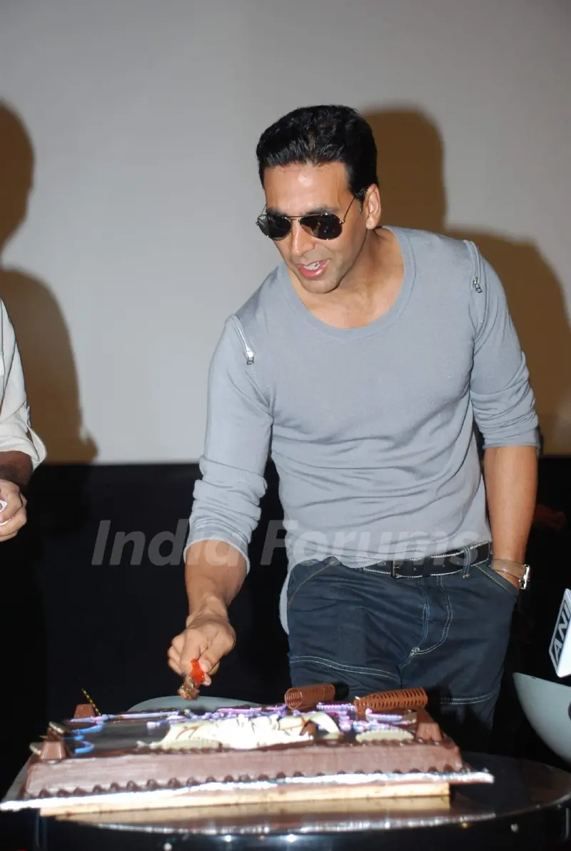 Akshays birthday and first look of film Action Replay