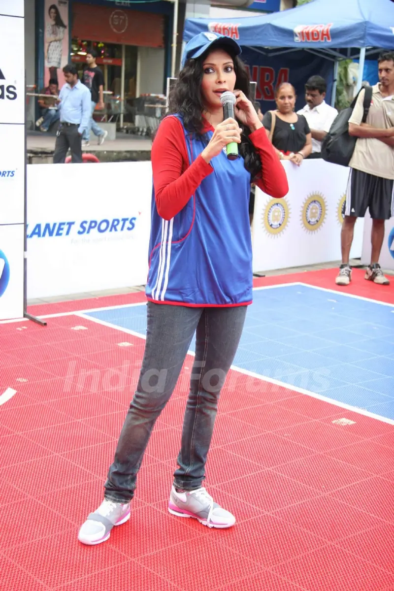 Nandana Sen at NBA jam at Phoenix Mill