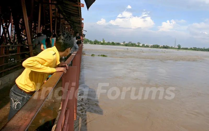 Overflowing Yamuna River at old bridge in Delhi on Saturday 11 Sep 2010
