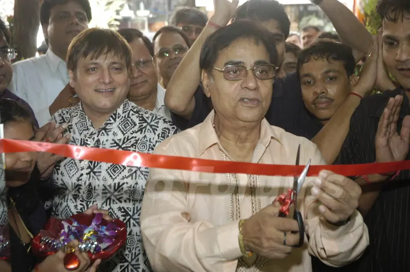 Jagjit Singh inaugurate Pollination store at Andheri in Mumbai