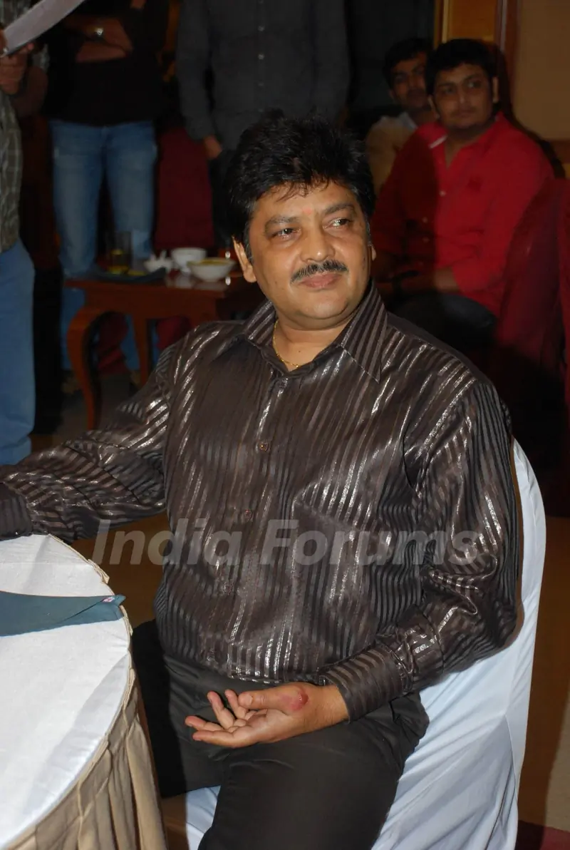 Udit Narayan at Ram Jethmalani's bday at Ramada