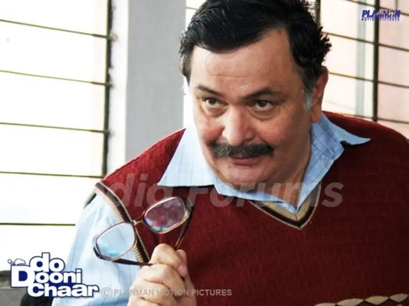 Rishi Kapoor as an actor in the movie Do Dooni Chaar