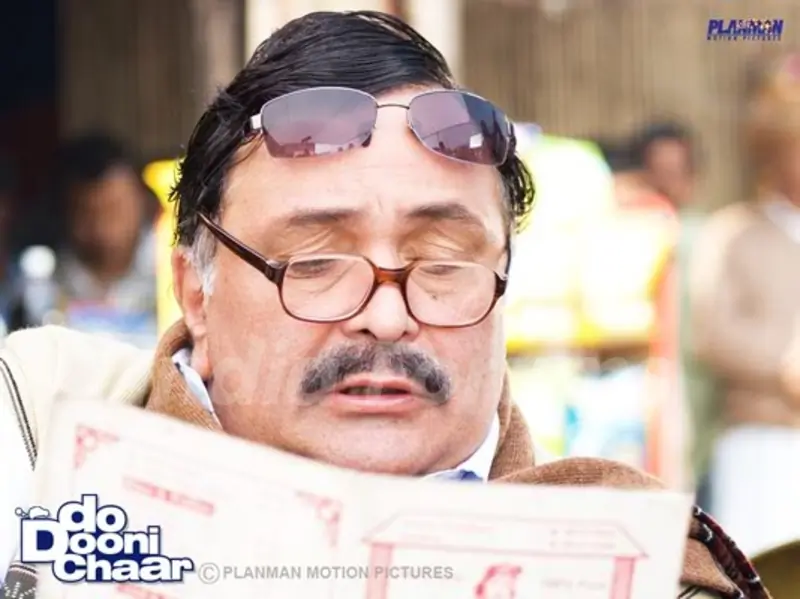Rishi Kapoor in the movie Do Dooni Chaar