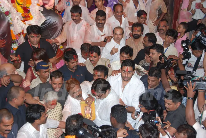 Amitabh and Abhishek Bachchan seek Ganesha Blessings in Mumbai