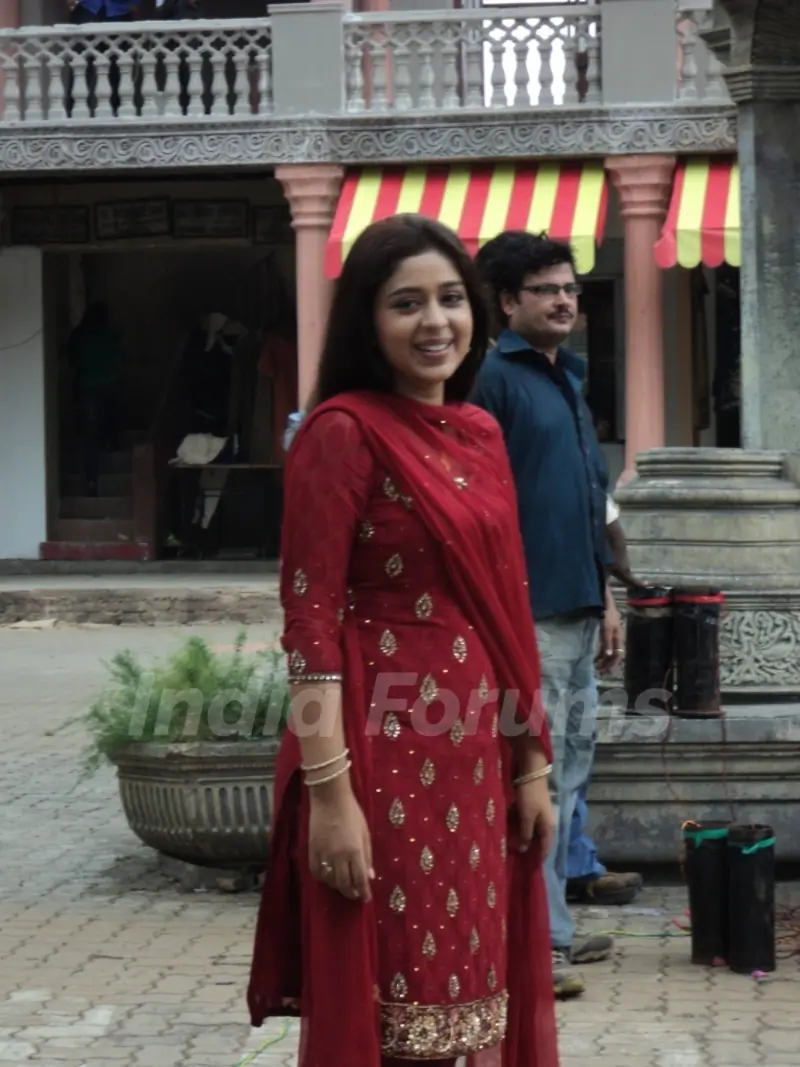 Nivedita in Chand Chupa Badal Mein