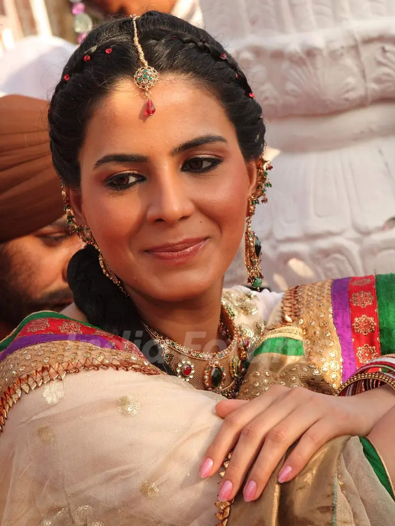 Kirti Kulhari as a lead actress