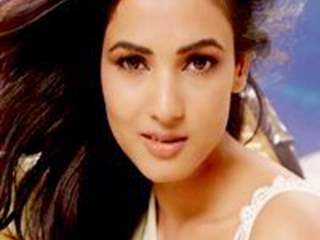 Sonal Chauhan Thumbnail