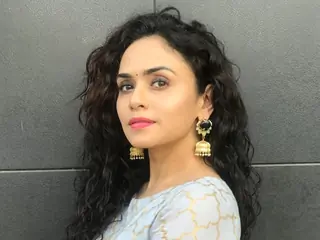 Amruta Khanvilkar Thumbnail