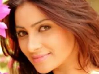 Aleeza Khan Thumbnail