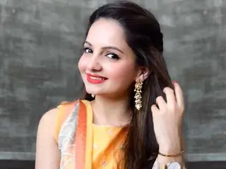 Giaa Manek Thumbnail