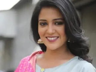 Gulki Joshi Thumbnail