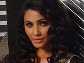 Daisy Shah Thumbnail