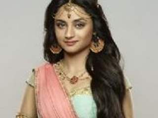 Madirakshi Mundle Thumbnail