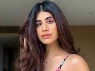 Malvika Sitlani Thumbnail