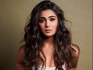 Shalini Pandey Thumbnail