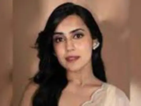 Ruheen Ali  Thumbnail