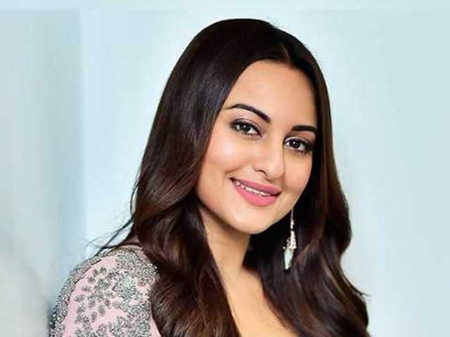 Sonakshi Sinha Height, Age, Family, Wiki, News, Videos, Discussion & More