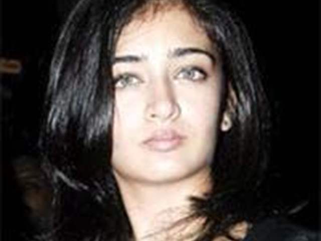 Akshara Haasan Height, Age, Family, Wiki, News, Videos, Discussion & More