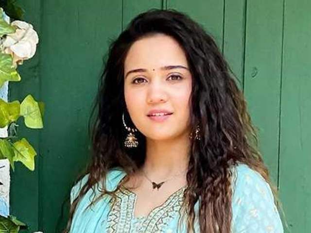 Ashi Singh Twitter