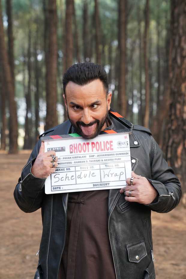 On-the-sets-of-Bhoot-Police-This-goofy-expression-of-Saif-Ali-Khan-will-definitely-make-you-smile-014.jpg