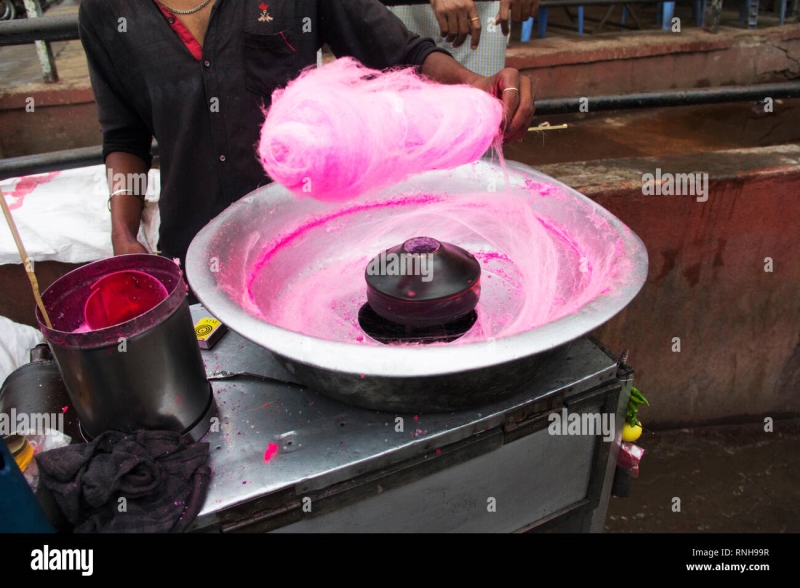 close-up-of-making-of-bombay-or-panju-mittai-typical-indian-street-sweet-pune-maharashtra-RNH99R.jpg