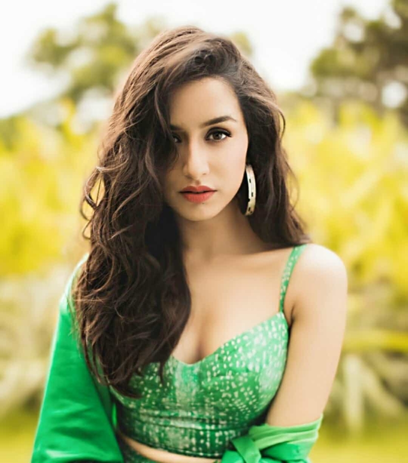 shraddha-kapoor-hot-clevage.jpg