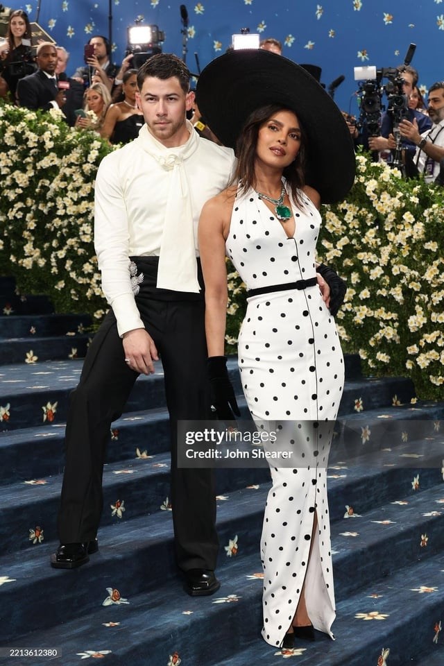 Celebrities at the MET Gala- Shah Rukh, Kiara, Priyanka, Diljit (new)
