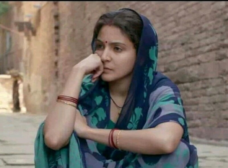 Anushka Sharma Annoyed 1670261346306.jpg