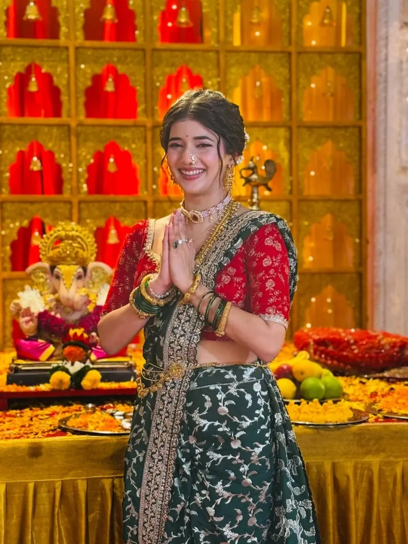 Abhira Sharma/Samridhii Shukla AT|| DT Note P. 23