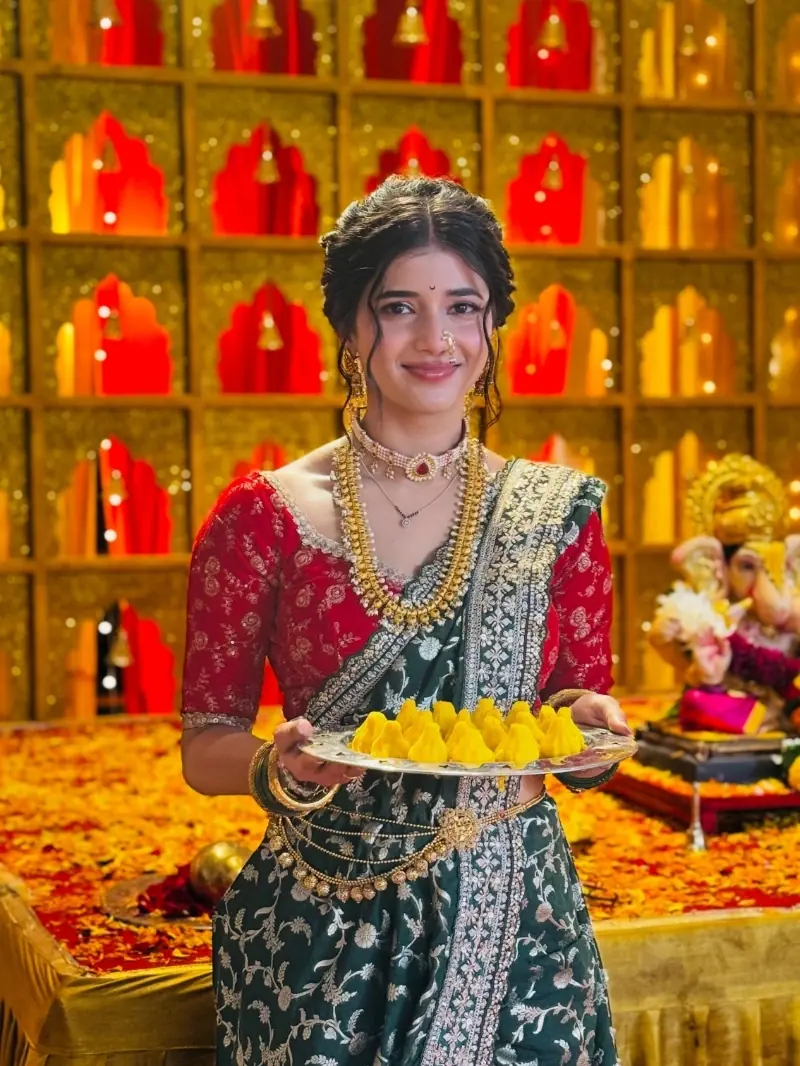 Abhira Sharma/Samridhii Shukla AT|| DT Note P. 23