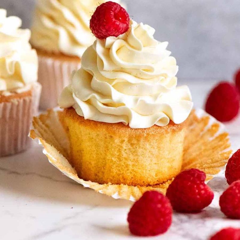 Vanilla-Cupcakes-with-Vanilla-Swiss-Meringue-SQ.jpg
