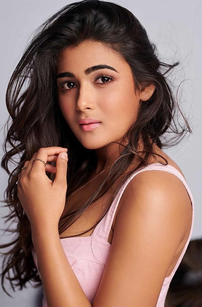 Shalini-Pandey-Hot-Photo.jpg