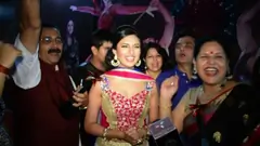 Divyanka Tripathi wins 5 Awards at STAR Parivaar Awards 2014 Thumbnail