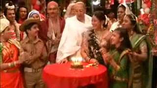 Jasuben Jayantilaal Joshi Ki Joint Family celebrates Jasuben's Birthday