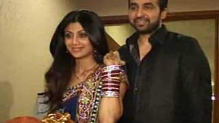 Shilpa Shetty and Raveena at David Dhawan's Karva Chauth celebrations Thumbnail