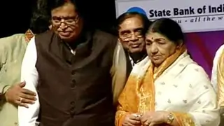 Lata Mangeshkar at Hridayesh Festival Thumbnail
