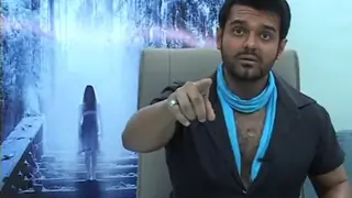 Vikram Bhatt plays prank on Mahaakshay Thumbnail