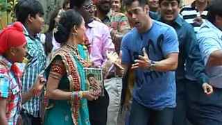 Salman Khan on the sets of SAB TV's Taarak Mehta Ka Ooltah Chashmah Thumbnail
